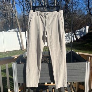 Vuori Men’s Aim Pants V431 Size 32 x 30.5 Travel Golf Khaki Stretch Technical